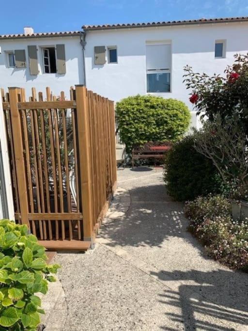 Maison De Vacances La Flotte 00491Ui Exterior foto